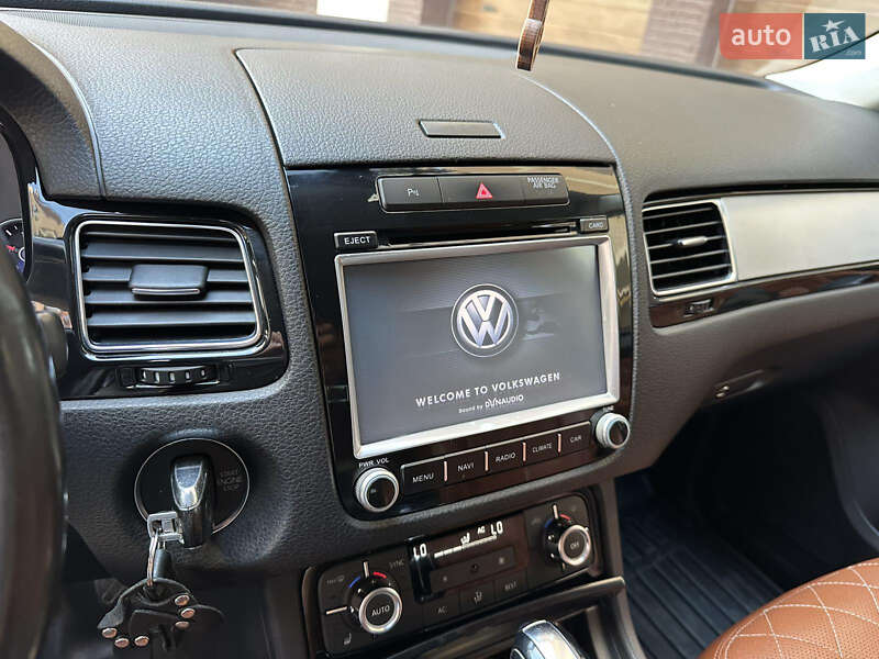 Внедорожник / Кроссовер Volkswagen Touareg 2012 в Одессе