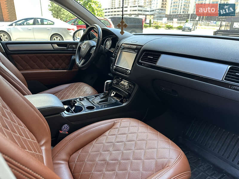 Внедорожник / Кроссовер Volkswagen Touareg 2012 в Одессе