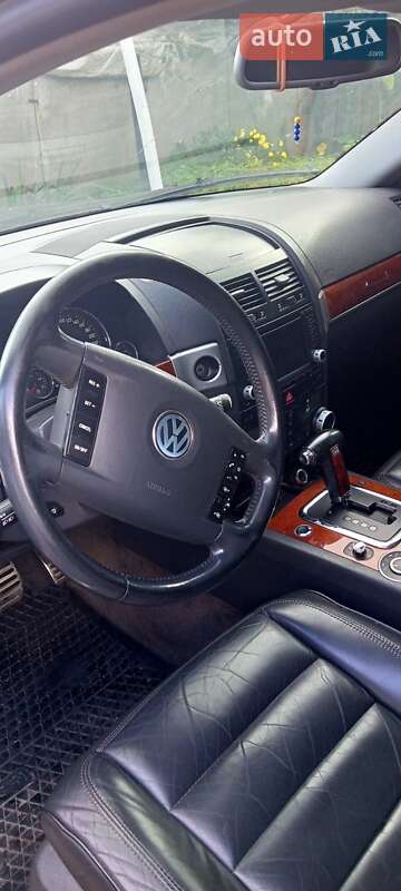Внедорожник / Кроссовер Volkswagen Touareg 2004 в Умани