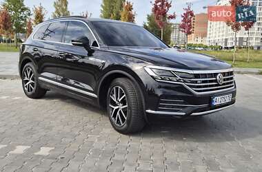 Внедорожник / Кроссовер Volkswagen Touareg 2018 в Ирпене