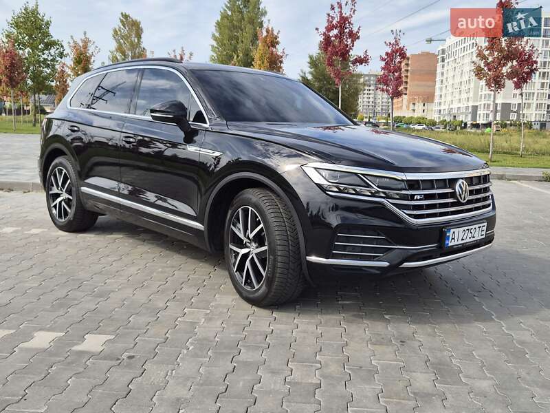 Внедорожник / Кроссовер Volkswagen Touareg 2018 в 