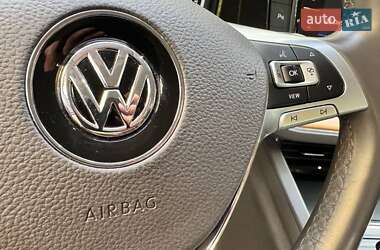 Внедорожник / Кроссовер Volkswagen Touareg 2018 в 