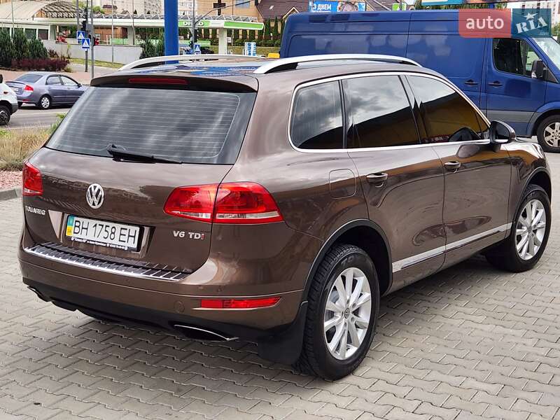 Внедорожник / Кроссовер Volkswagen Touareg 2012 в Виннице