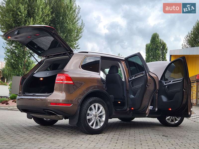 Внедорожник / Кроссовер Volkswagen Touareg 2012 в Виннице