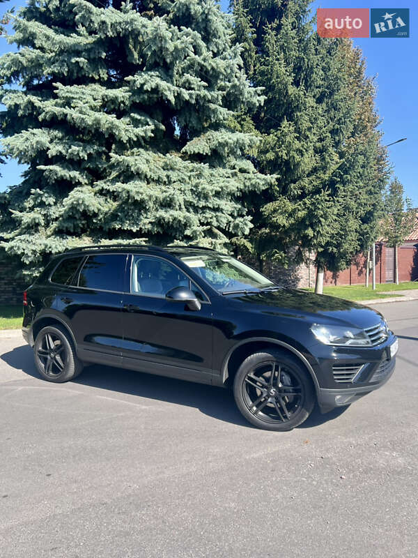 Внедорожник / Кроссовер Volkswagen Touareg 2016 в Киеве