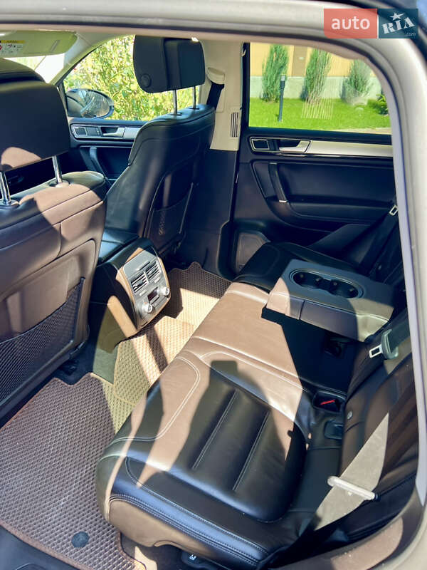 Внедорожник / Кроссовер Volkswagen Touareg 2016 в Киеве