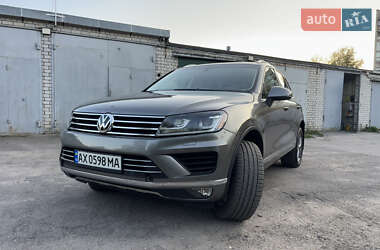 Позашляховик / Кросовер Volkswagen Touareg 2015 в Харкові