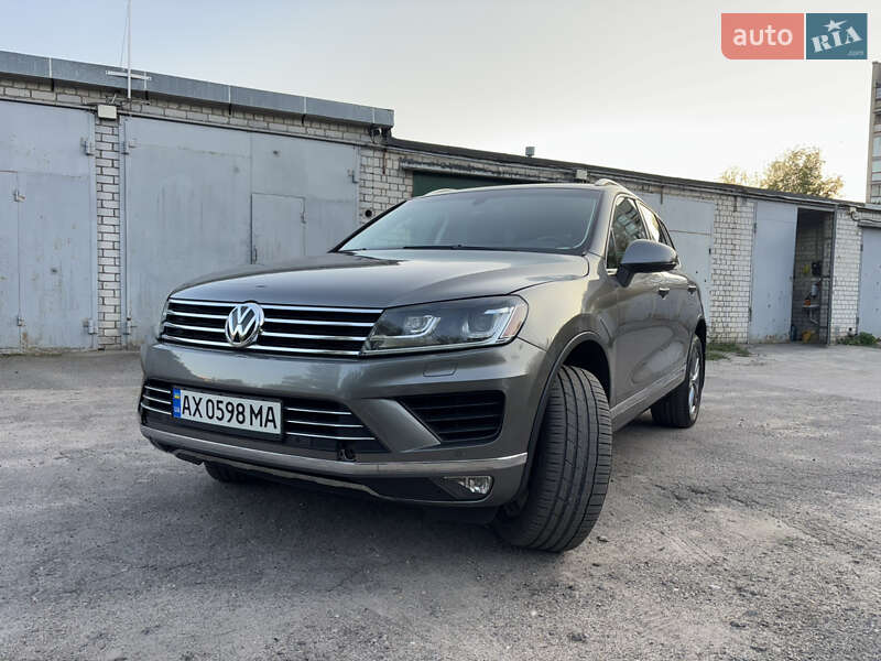 Внедорожник / Кроссовер Volkswagen Touareg 2015 в Харькове