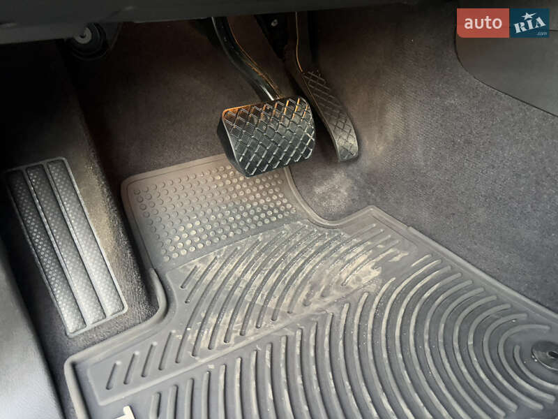 Внедорожник / Кроссовер Volkswagen Touareg 2015 в Харькове