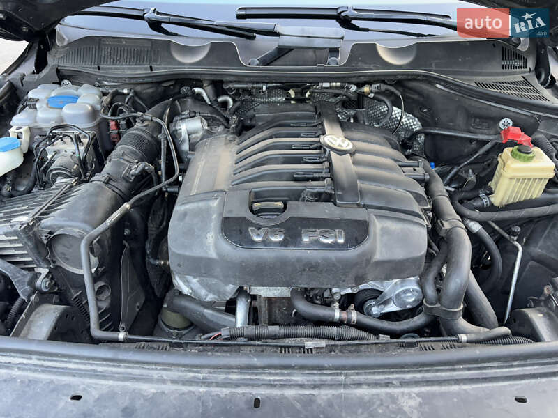 Внедорожник / Кроссовер Volkswagen Touareg 2015 в Харькове