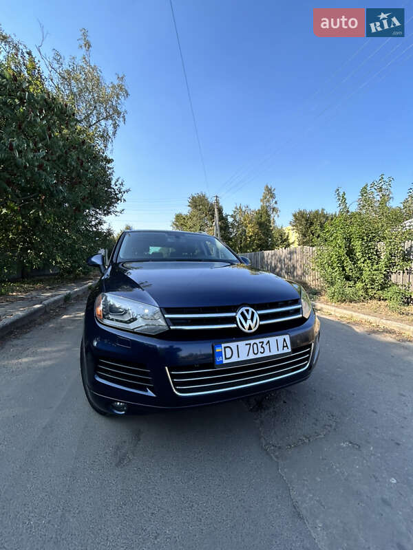 Внедорожник / Кроссовер Volkswagen Touareg 2012 в 