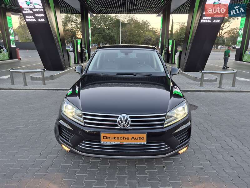 Внедорожник / Кроссовер Volkswagen Touareg 2015 в Одессе