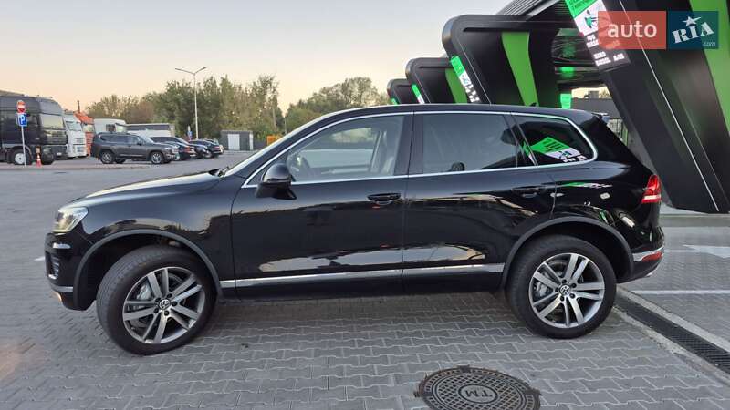 Внедорожник / Кроссовер Volkswagen Touareg 2015 в Одессе