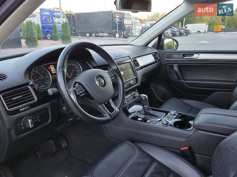 Внедорожник / Кроссовер Volkswagen Touareg 2015 в Одессе