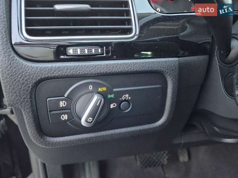 Внедорожник / Кроссовер Volkswagen Touareg 2015 в Одессе