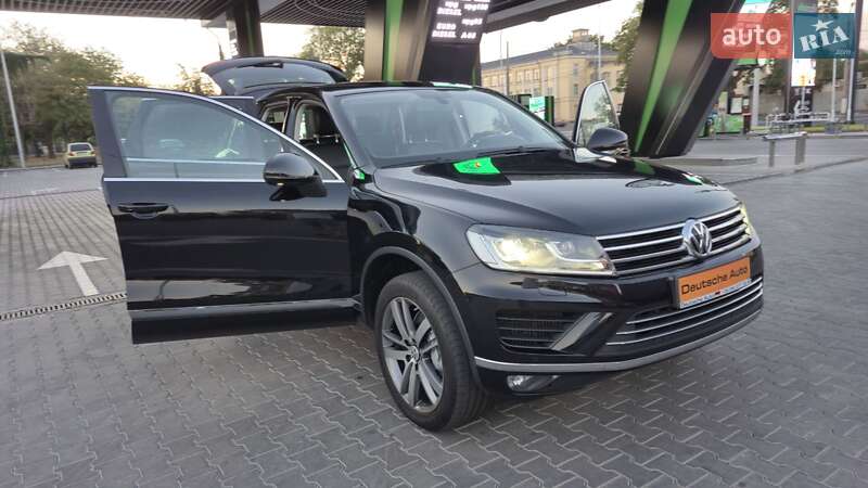Внедорожник / Кроссовер Volkswagen Touareg 2015 в Одессе