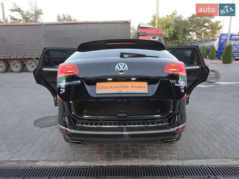 Внедорожник / Кроссовер Volkswagen Touareg 2015 в Одессе