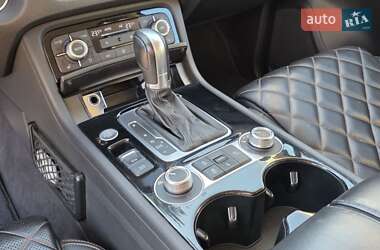 Внедорожник / Кроссовер Volkswagen Touareg 2017 в 