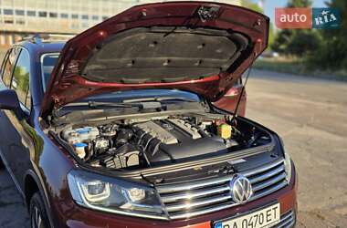 Внедорожник / Кроссовер Volkswagen Touareg 2017 в 