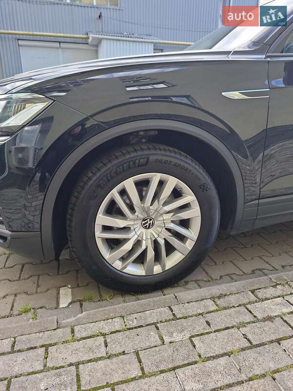 Внедорожник / Кроссовер Volkswagen Touareg 2021 в Хмельницком