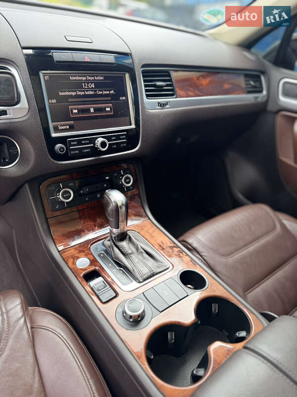 Внедорожник / Кроссовер Volkswagen Touareg 2011 в Львове