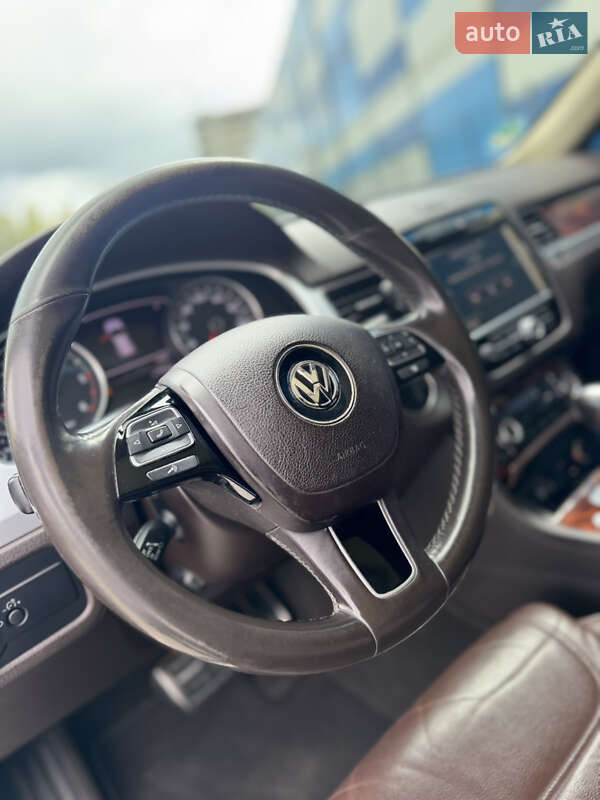 Внедорожник / Кроссовер Volkswagen Touareg 2011 в Львове