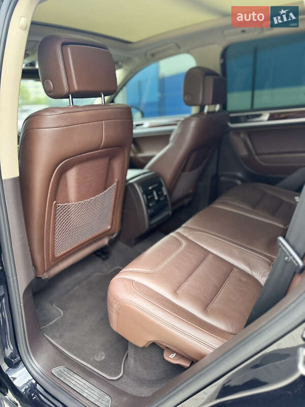 Внедорожник / Кроссовер Volkswagen Touareg 2011 в Львове