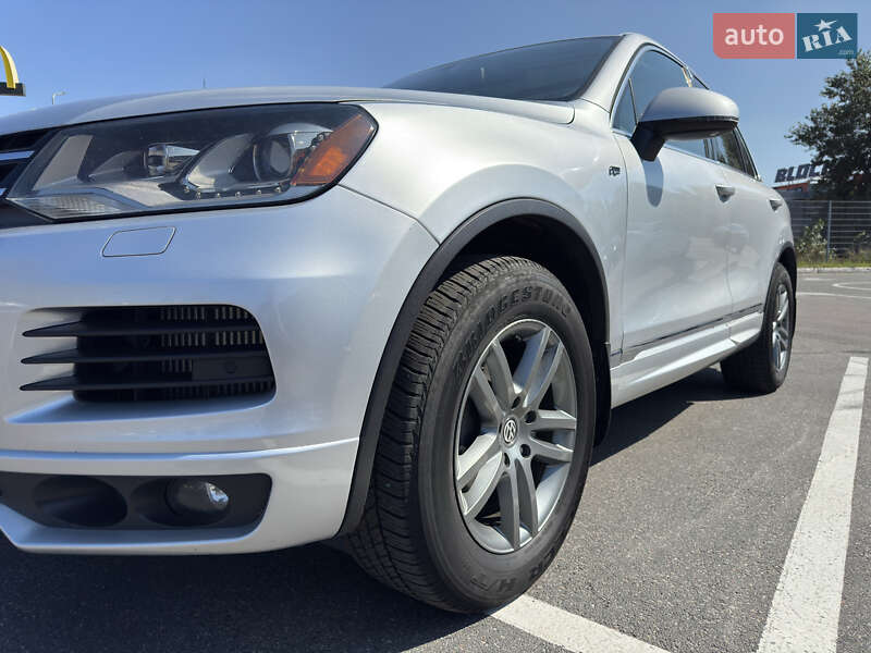 Внедорожник / Кроссовер Volkswagen Touareg 2014 в Киеве