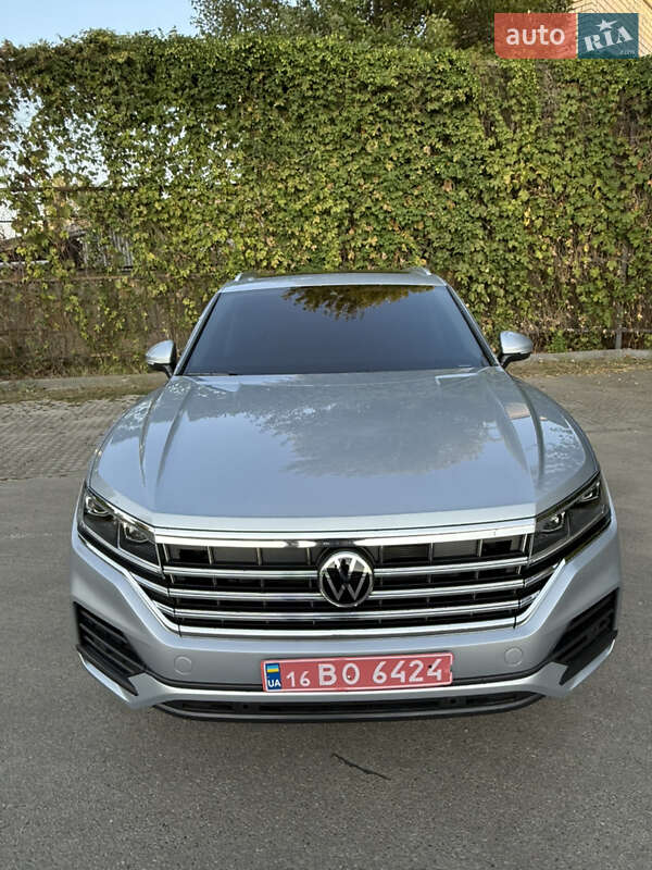 Внедорожник / Кроссовер Volkswagen Touareg 2020 в Киеве