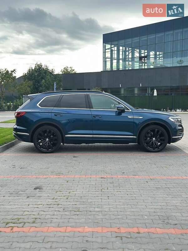 Внедорожник / Кроссовер Volkswagen Touareg 2019 в Мукачево