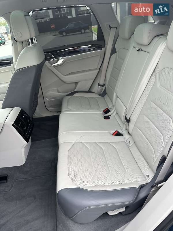 Внедорожник / Кроссовер Volkswagen Touareg 2019 в Мукачево