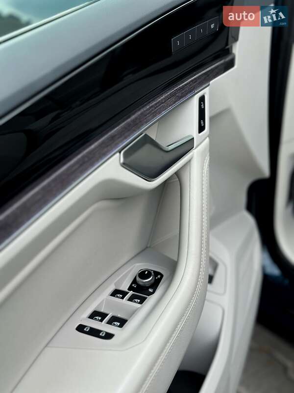 Внедорожник / Кроссовер Volkswagen Touareg 2019 в Мукачево