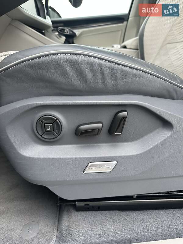 Внедорожник / Кроссовер Volkswagen Touareg 2019 в Мукачево