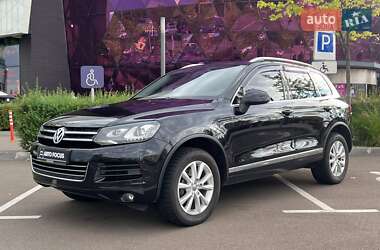 Внедорожник / Кроссовер Volkswagen Touareg 2013 в 