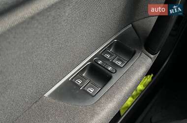 Внедорожник / Кроссовер Volkswagen Touareg 2013 в 