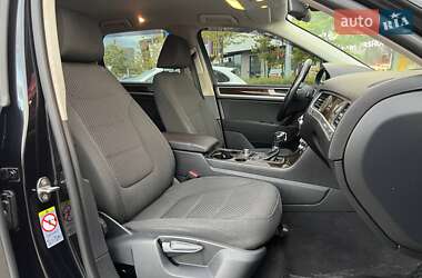 Внедорожник / Кроссовер Volkswagen Touareg 2013 в 