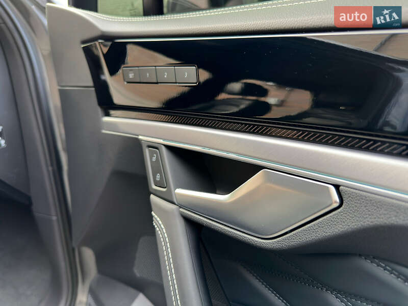 Позашляховик / Кросовер Volkswagen Touareg 2023 в Козятині