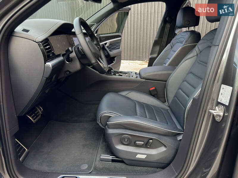Позашляховик / Кросовер Volkswagen Touareg 2023 в Козятині