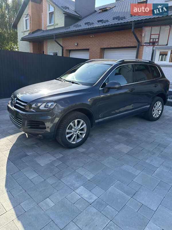 Внедорожник / Кроссовер Volkswagen Touareg 2012 в Тернополе