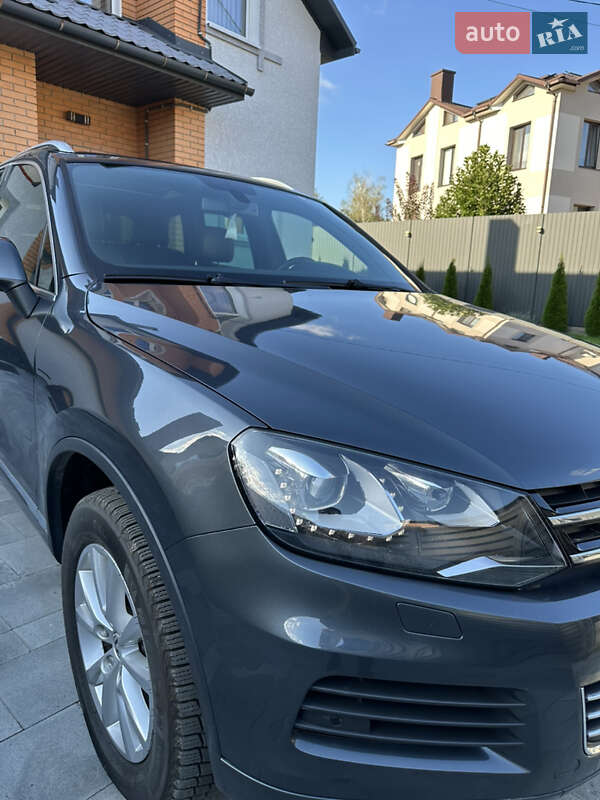 Внедорожник / Кроссовер Volkswagen Touareg 2012 в Тернополе