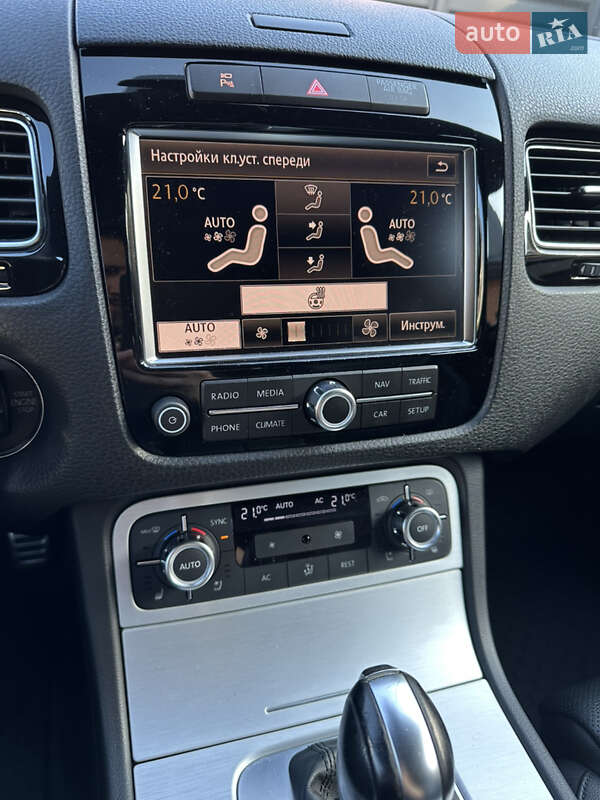 Внедорожник / Кроссовер Volkswagen Touareg 2012 в Тернополе