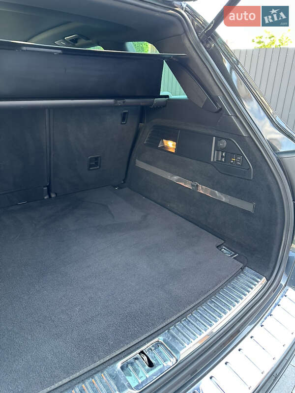 Внедорожник / Кроссовер Volkswagen Touareg 2012 в Тернополе