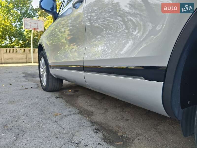 Позашляховик / Кросовер Volkswagen Touareg 2015 в Дніпрі фото 10 Позашляховик / Кросовер Volkswagen Touareg 2015 в Дніпрі