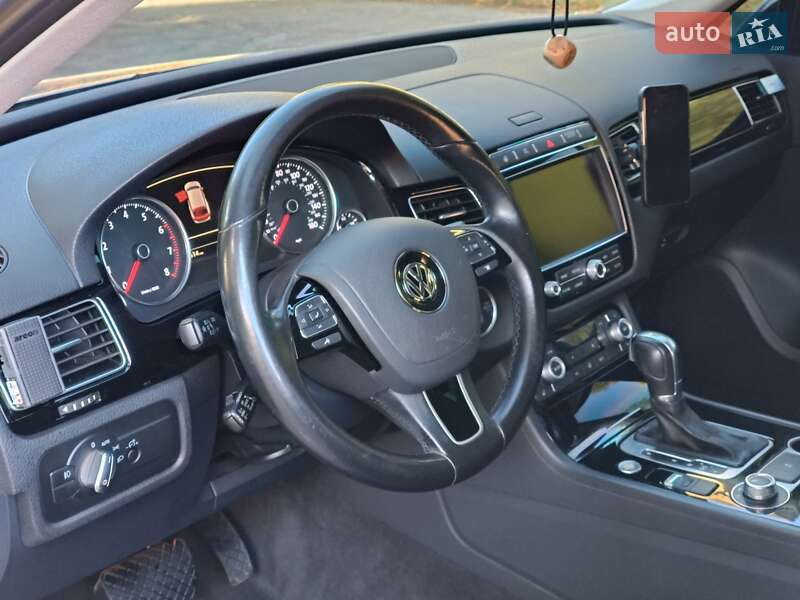 Позашляховик / Кросовер Volkswagen Touareg 2015 в Дніпрі фото 22 Позашляховик / Кросовер Volkswagen Touareg 2015 в Дніпрі
