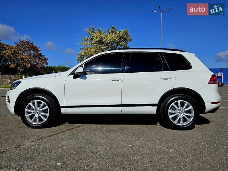 Позашляховик / Кросовер Volkswagen Touareg 2013 в Дніпрі