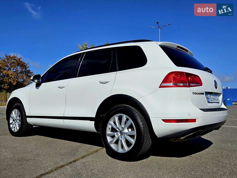 Позашляховик / Кросовер Volkswagen Touareg 2013 в Дніпрі