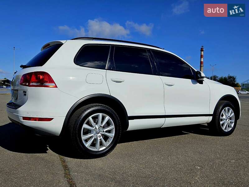Позашляховик / Кросовер Volkswagen Touareg 2013 в Дніпрі