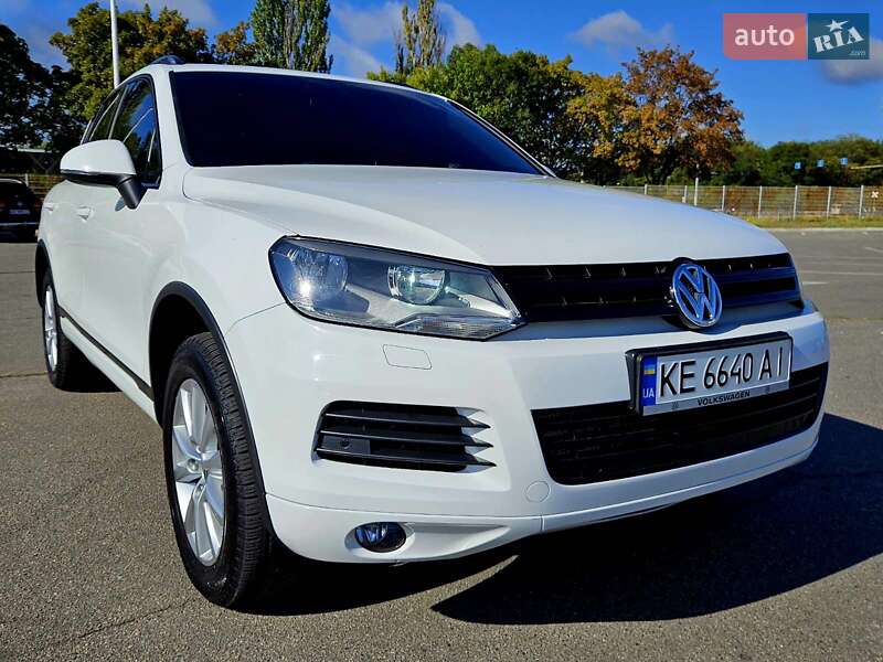 Позашляховик / Кросовер Volkswagen Touareg 2013 в Дніпрі
