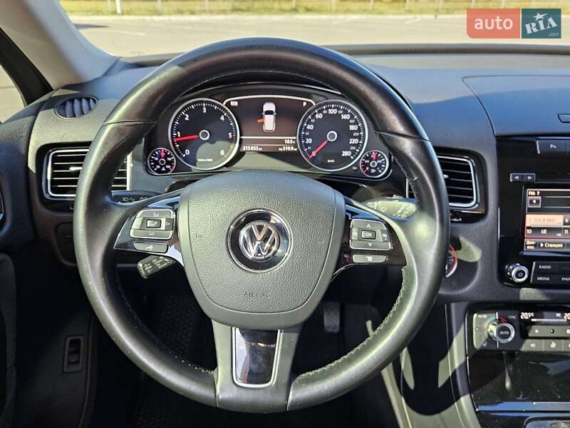 Позашляховик / Кросовер Volkswagen Touareg 2013 в Дніпрі