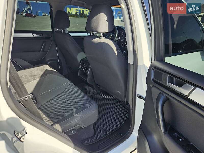 Позашляховик / Кросовер Volkswagen Touareg 2013 в Дніпрі